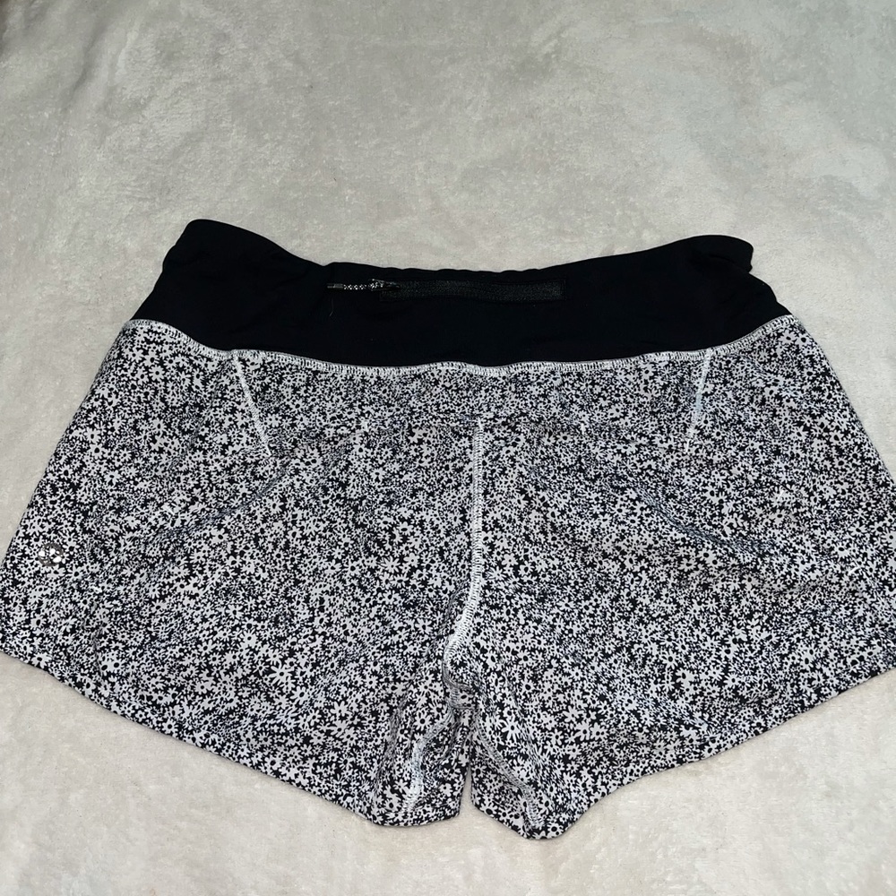 🔴LULULEMON FLOWER SHORTS RARE🔴